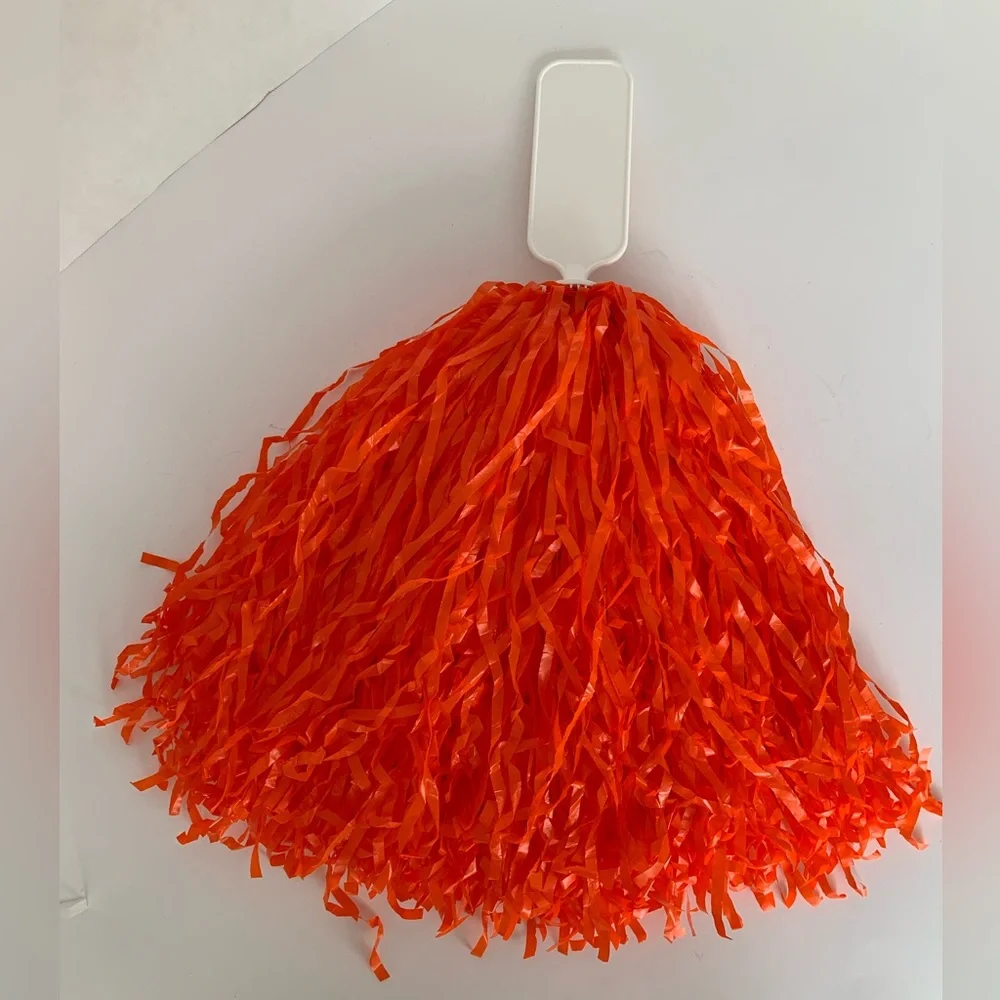 N/A pom poms